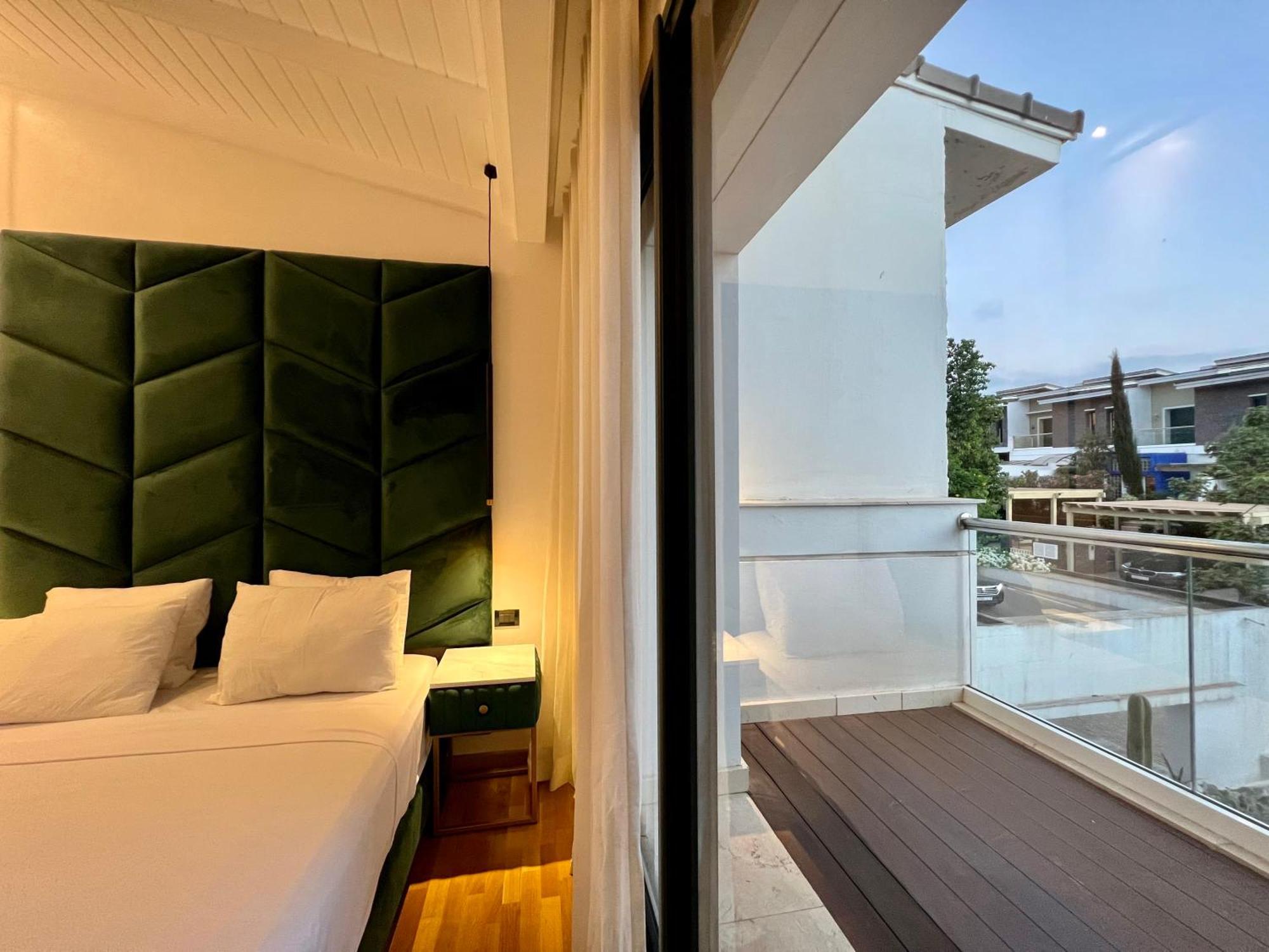 Golf View With Jacuzzi- By Appartali *